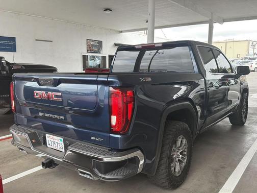 Pacific Blue Metallic 2023 GMC Sierra 1500 SLT