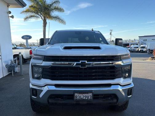 Summit White 2024 Chevrolet Silverado 2500 LT