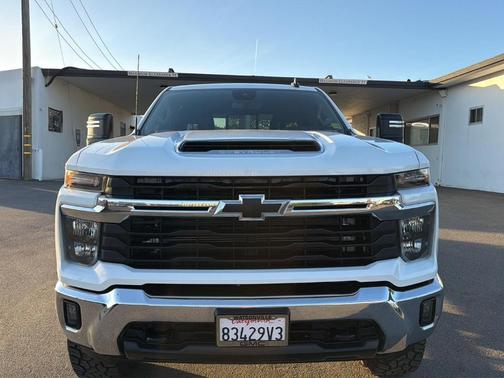 Summit White 2024 Chevrolet Silverado 2500 LT