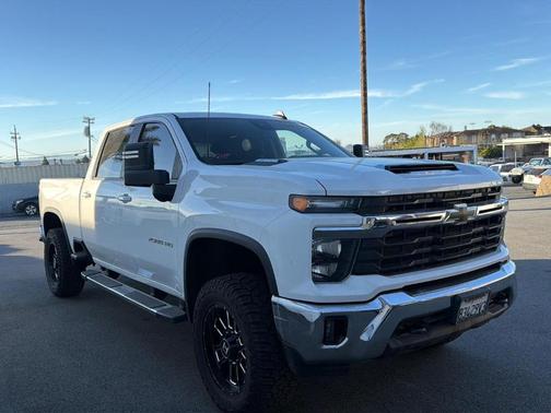 Summit White 2024 Chevrolet Silverado 2500 LT
