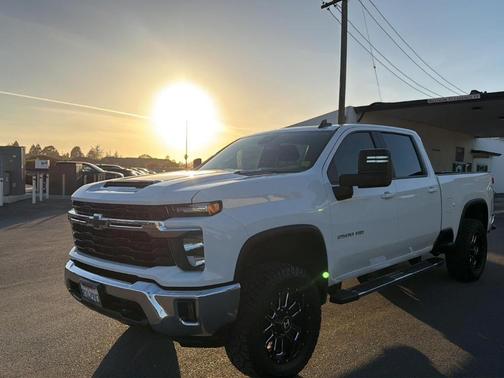 Summit White 2024 Chevrolet Silverado 2500 LT