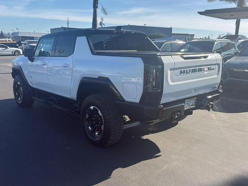 White 2023 GMC HUMMER EV Pickup 3X