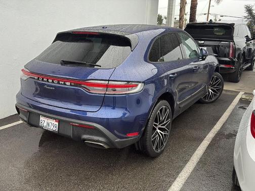 2022 Porsche Macan Base