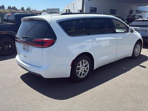 2022 Chrysler Pacifica Touring-L