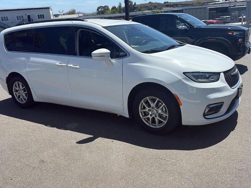 2022 Chrysler Pacifica Touring-L