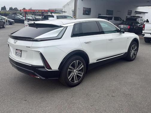Crystal White Tri-Coat 2024 Cadillac LYRIQ Luxury