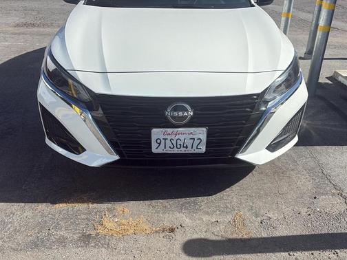 Glacier White 2025 Nissan Altima SV