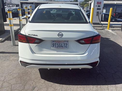 Glacier White 2025 Nissan Altima SV