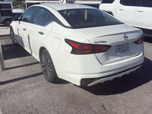 Glacier White 2025 Nissan Altima SV