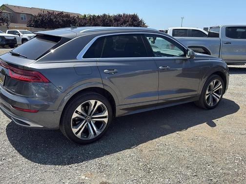 2022 Audi Q8 55 Premium Plus