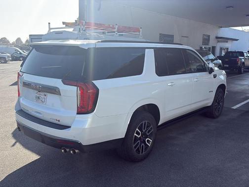 White Frost Tri-Coat 2023 GMC Yukon XL AT4