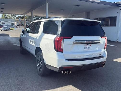 White Frost Tri-Coat 2023 GMC Yukon XL AT4