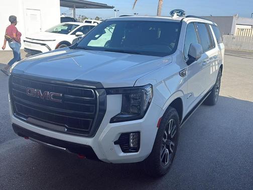 White Frost Tri-Coat 2023 GMC Yukon XL AT4
