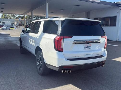 White Frost Tri-Coat 2023 GMC Yukon XL AT4