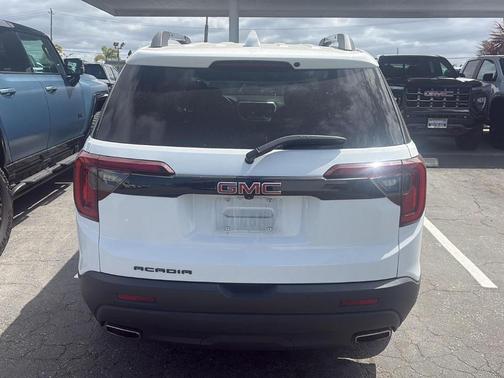 Summit White 2023 GMC Acadia SLE