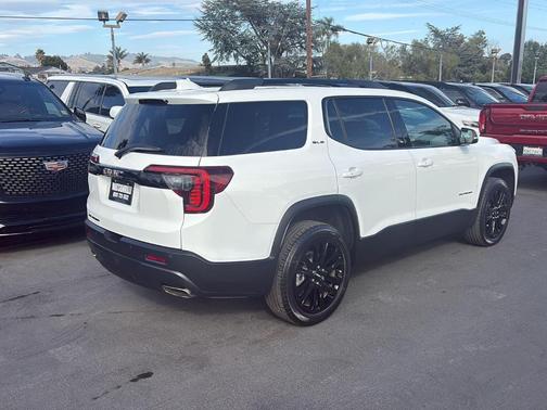 Summit White 2023 GMC Acadia SLE