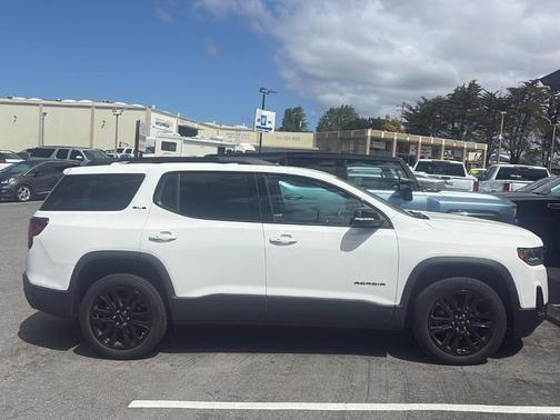 Summit White 2023 GMC Acadia SLE