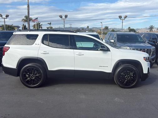 Summit White 2023 GMC Acadia SLE