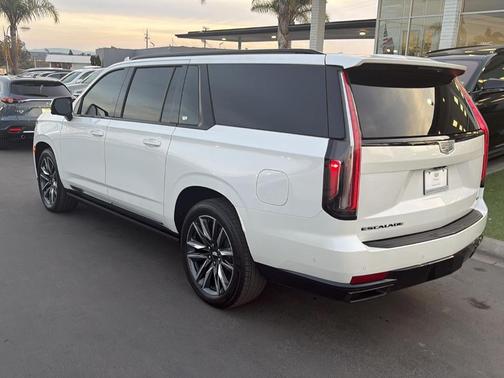 2023 Cadillac Escalade ESV Sport