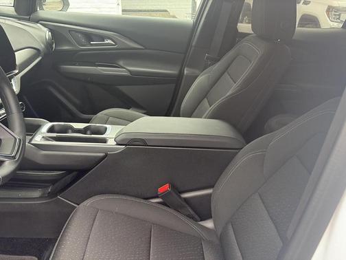 Summit White 2025 Chevrolet Equinox EV LT1 w/PCY