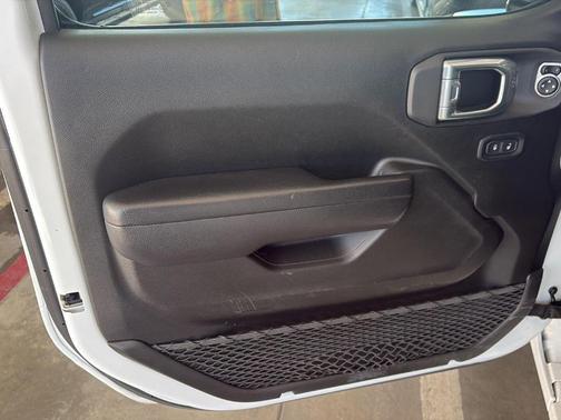 Bright White Clearcoat 2025 Jeep Wrangler Sport