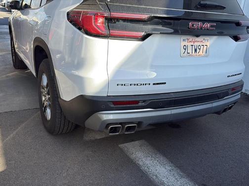 2025 GMC Acadia Elevation