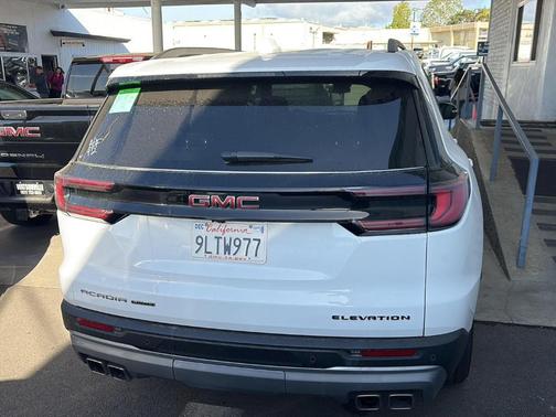 2025 GMC Acadia Elevation