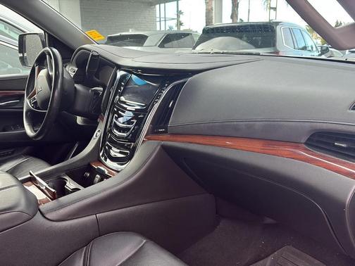 2015 Cadillac Escalade Luxury