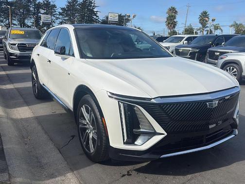 Crystal White Tri-Coat 2024 Cadillac LYRIQ Luxury
