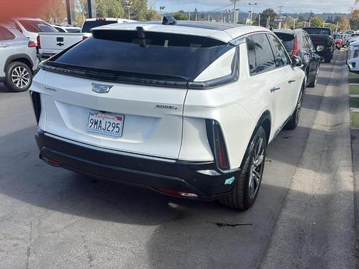 Crystal White Tri-Coat 2024 Cadillac LYRIQ Luxury