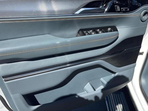 2022 Jeep Grand Wagoneer Series III