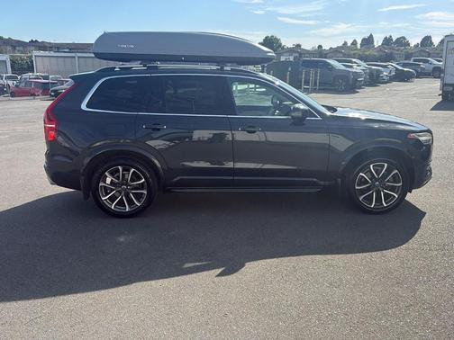 Savile Gray Metallic 2017 Volvo XC90 T6 Momentum