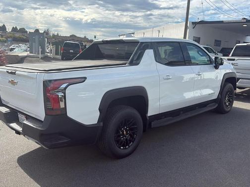 2025 Chevrolet Silverado EV LT