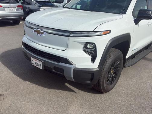 2025 Chevrolet Silverado EV LT