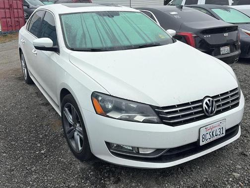2015 Volkswagen Passat 1.8T Auto SEL Premium