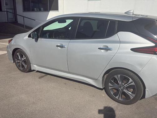 2022 Nissan Leaf SV