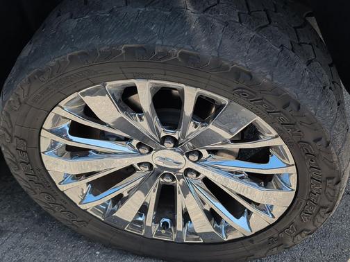 Iridescent Pearl Tricoat 2022 Chevrolet Silverado 1500 High Country