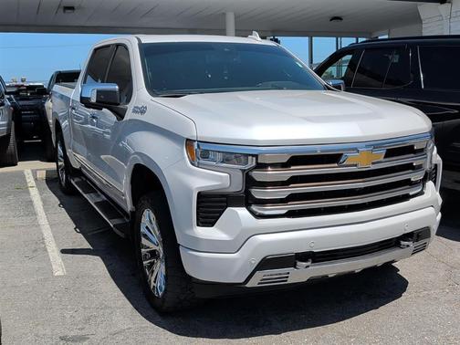 Iridescent Pearl Tricoat 2022 Chevrolet Silverado 1500 High Country