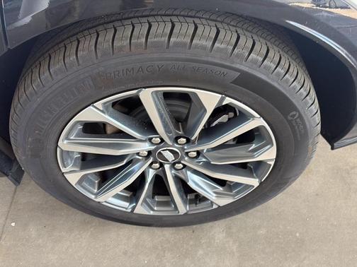 Crystal White Tri-Coat 2024 Cadillac LYRIQ Sport