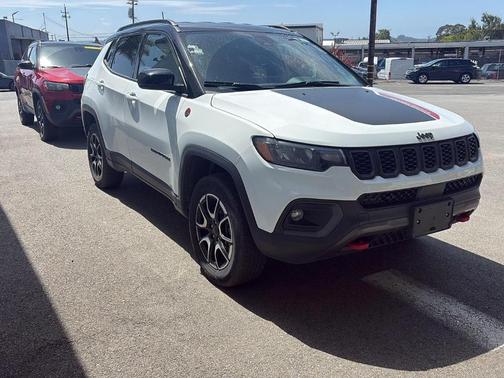 Bright White Clearcoat 2025 Jeep Compass Trailhawk