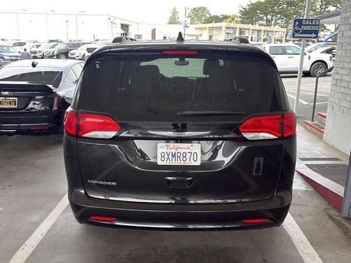 2021 Chrysler Voyager LXI