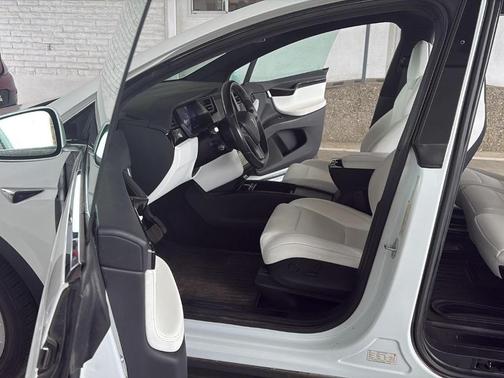 2018 Tesla Model X 75D