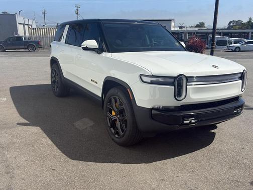 Glacier White 2025 Rivian R1S ASCEND