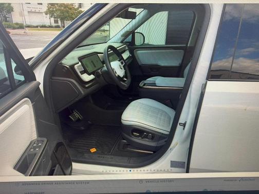 Glacier White 2025 Rivian R1S ASCEND