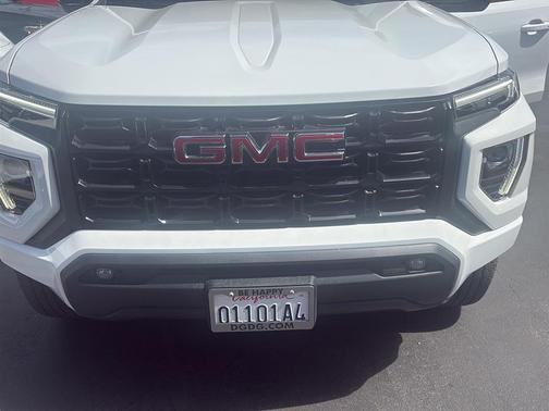 Summit White 2024 GMC Canyon Elevation
