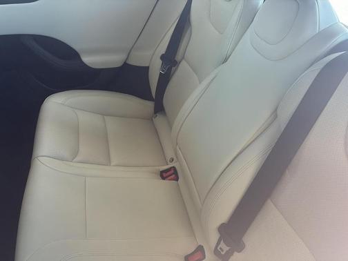 Red Multi 2022 Tesla Model S Base
