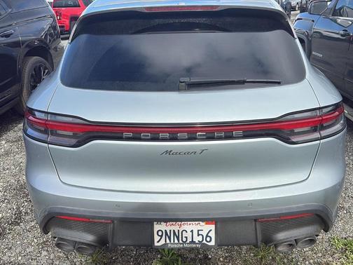 2023 Porsche Macan Base