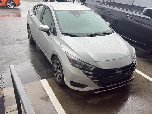 Brilliant Silver Metallic 2025 Nissan Versa 1.6 SV