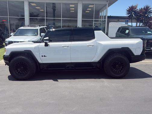 White 2023 GMC HUMMER EV Pickup 3X