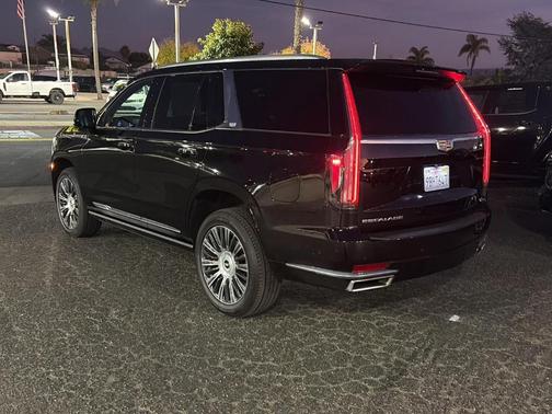 2022 Cadillac Escalade Premium Luxury